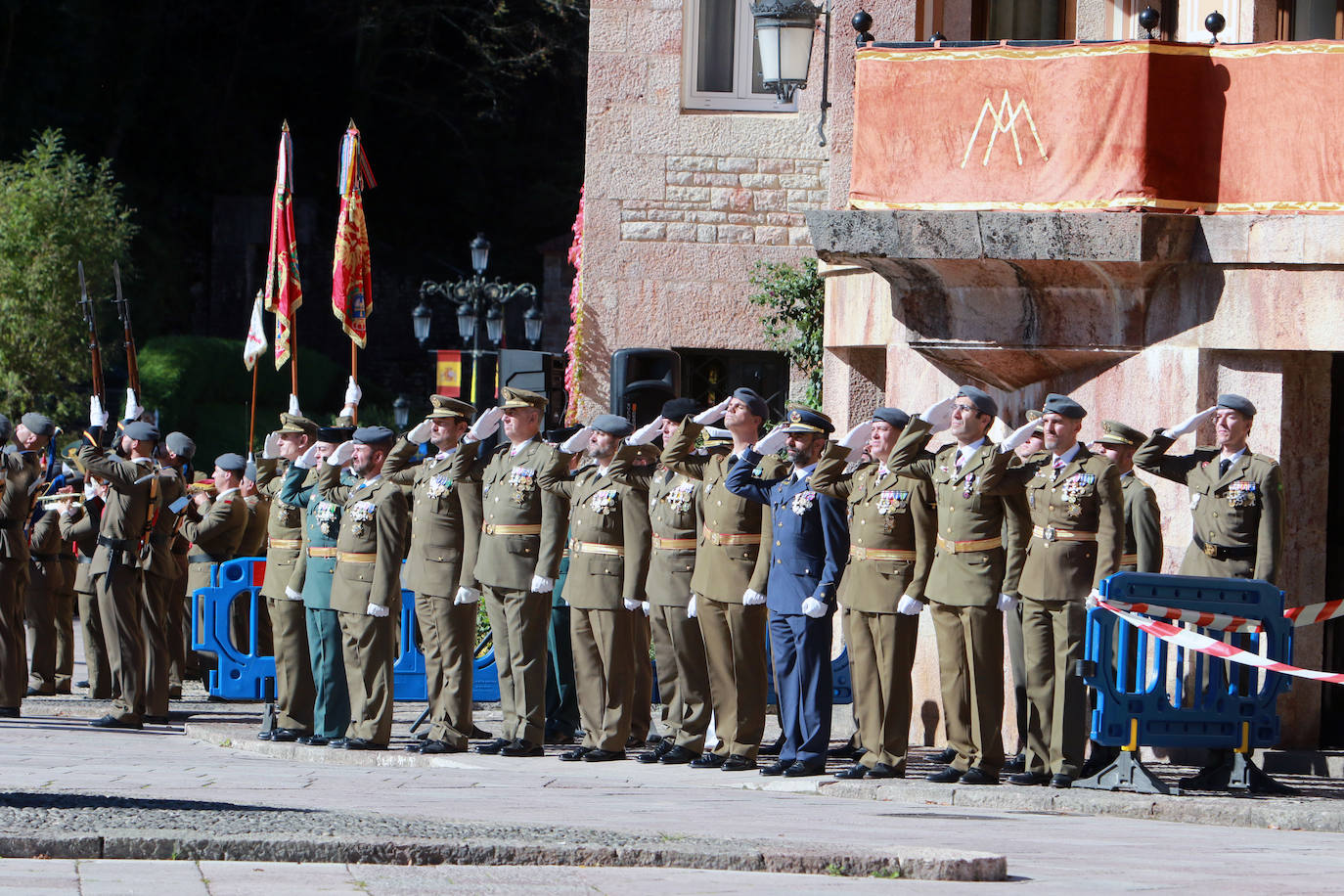 Fotos: Multitudinaria jura de bandera civil en Covadonga