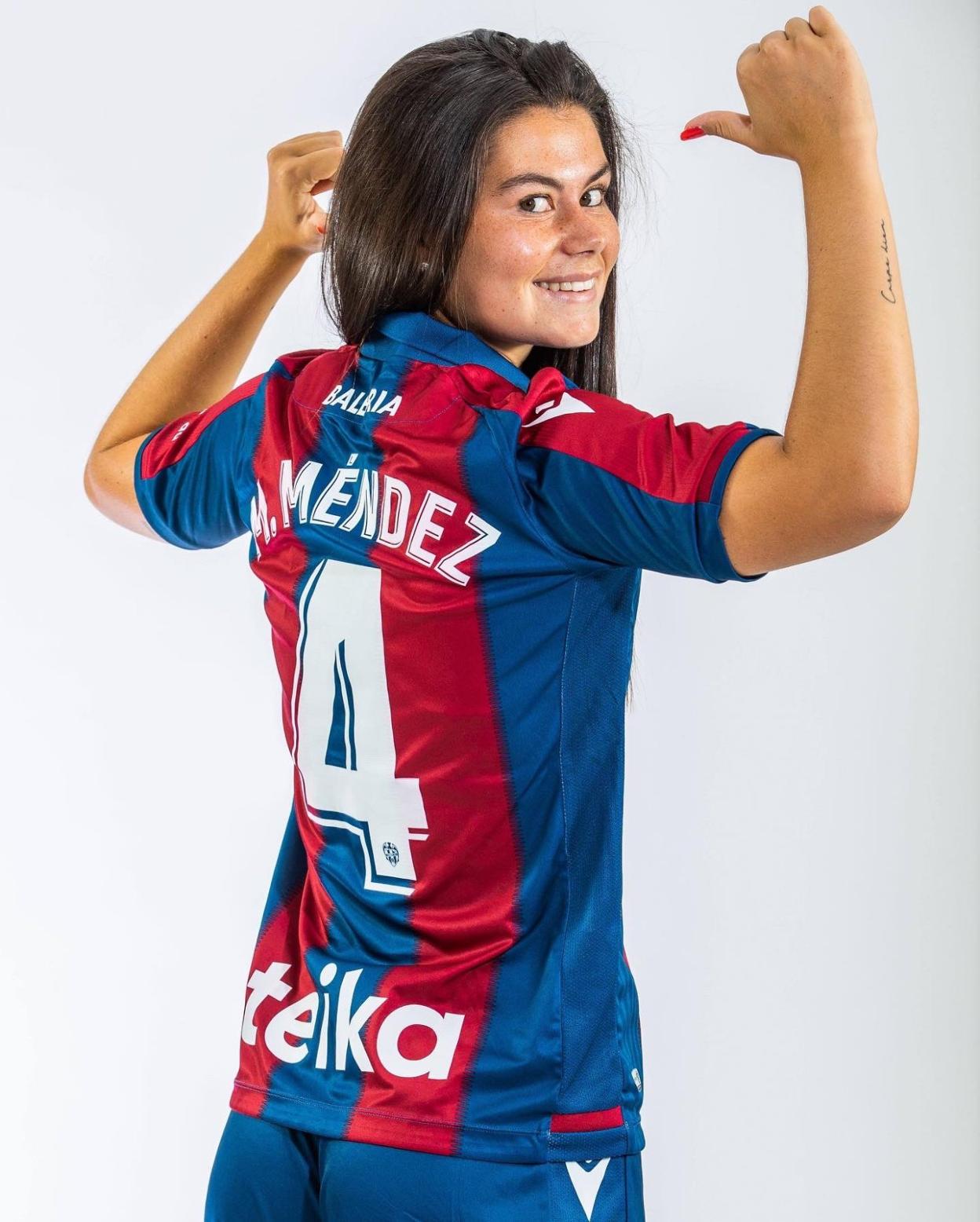 La ovetense María Méndez, con la equipación del Levante. 