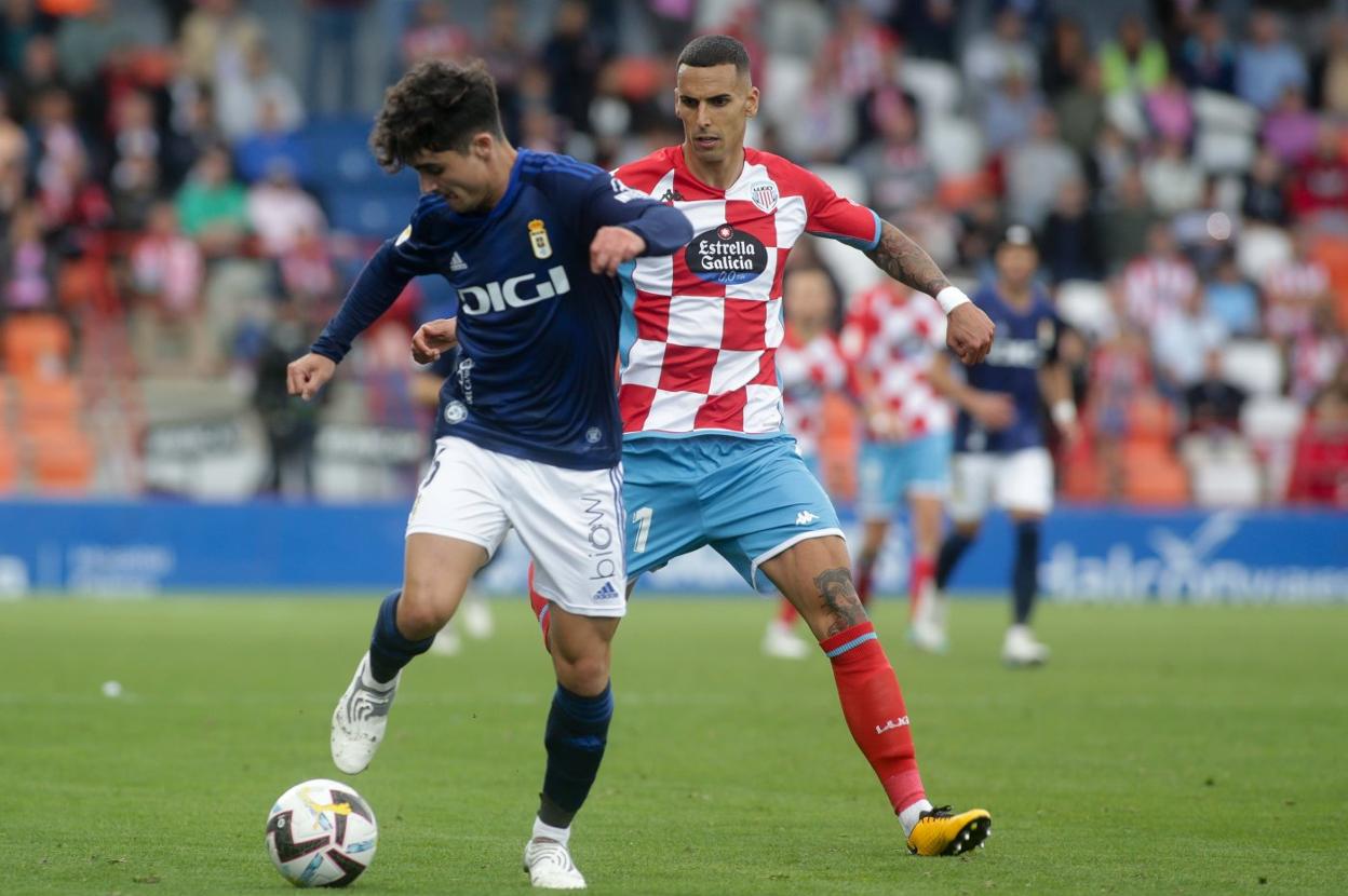 Javi Mier, durante el partido de la última jornada ante el Lugo en el Anxo Carro. 