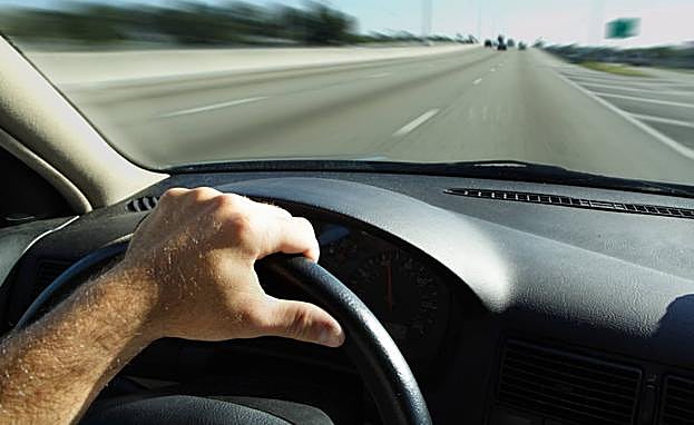 La DGT avisa: estos son los casos que suponen la pérdida del carné de conducir