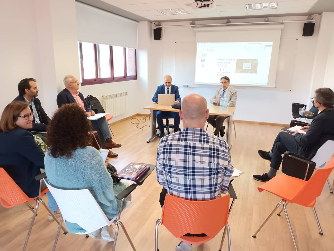 Uno de los grupos formados para dar a conocer el nuevo protocolo de Educación contra el ciberacoso.