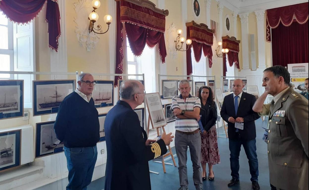 Presentación de la exposición «Hombres y barcos. La fotografía de la Marina española en el Museo Naval (1850-1935)», en Castropol.