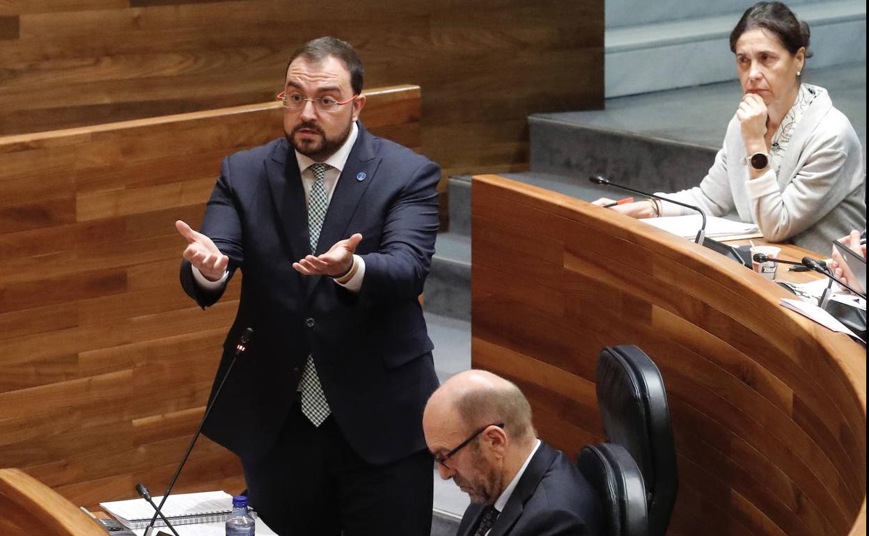 Adrián Barbón, en la Junta General del Principado esta mañana.