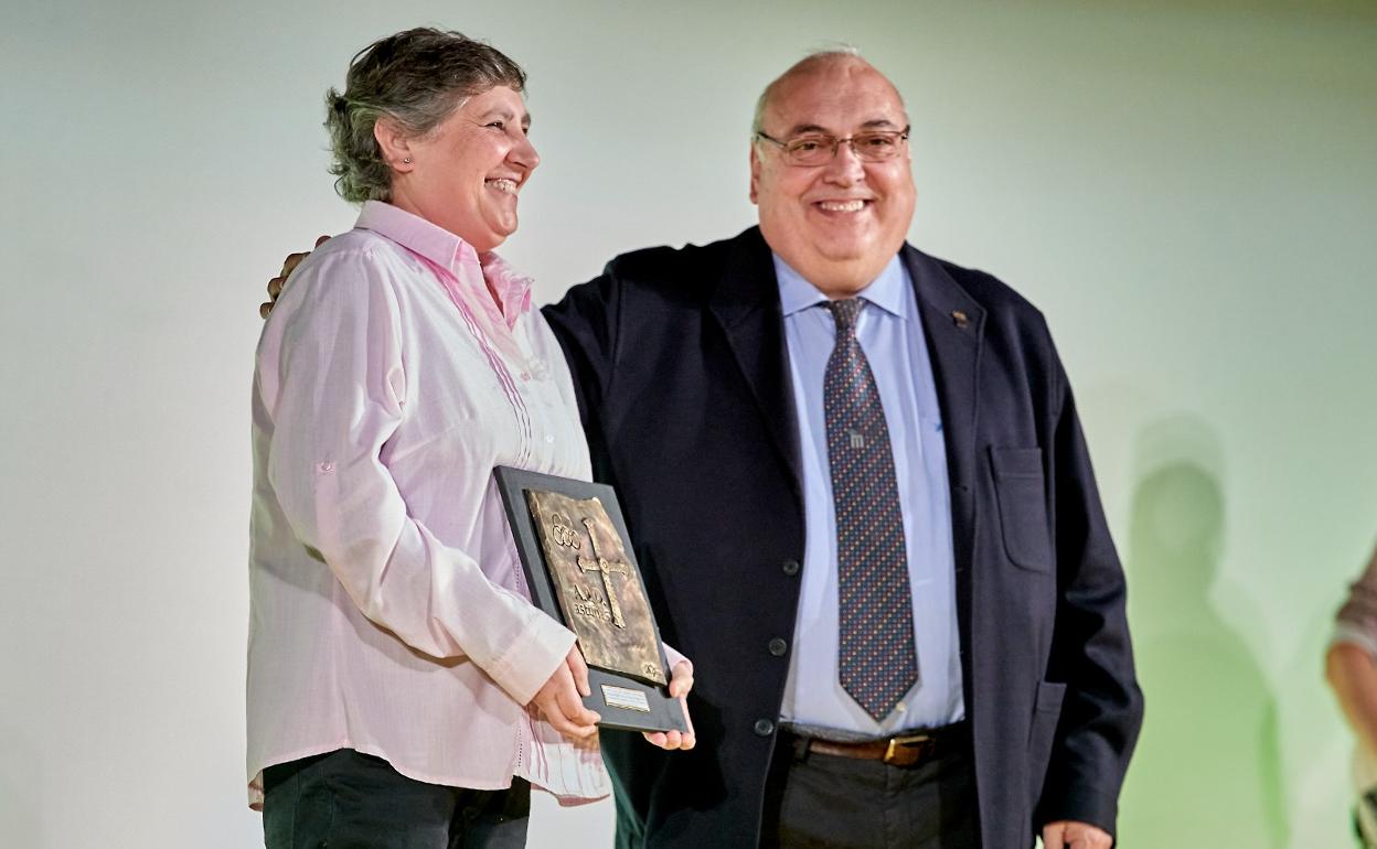 María José Ondina recibe el premio a los Valores Humanos otorgado a Fundavi.