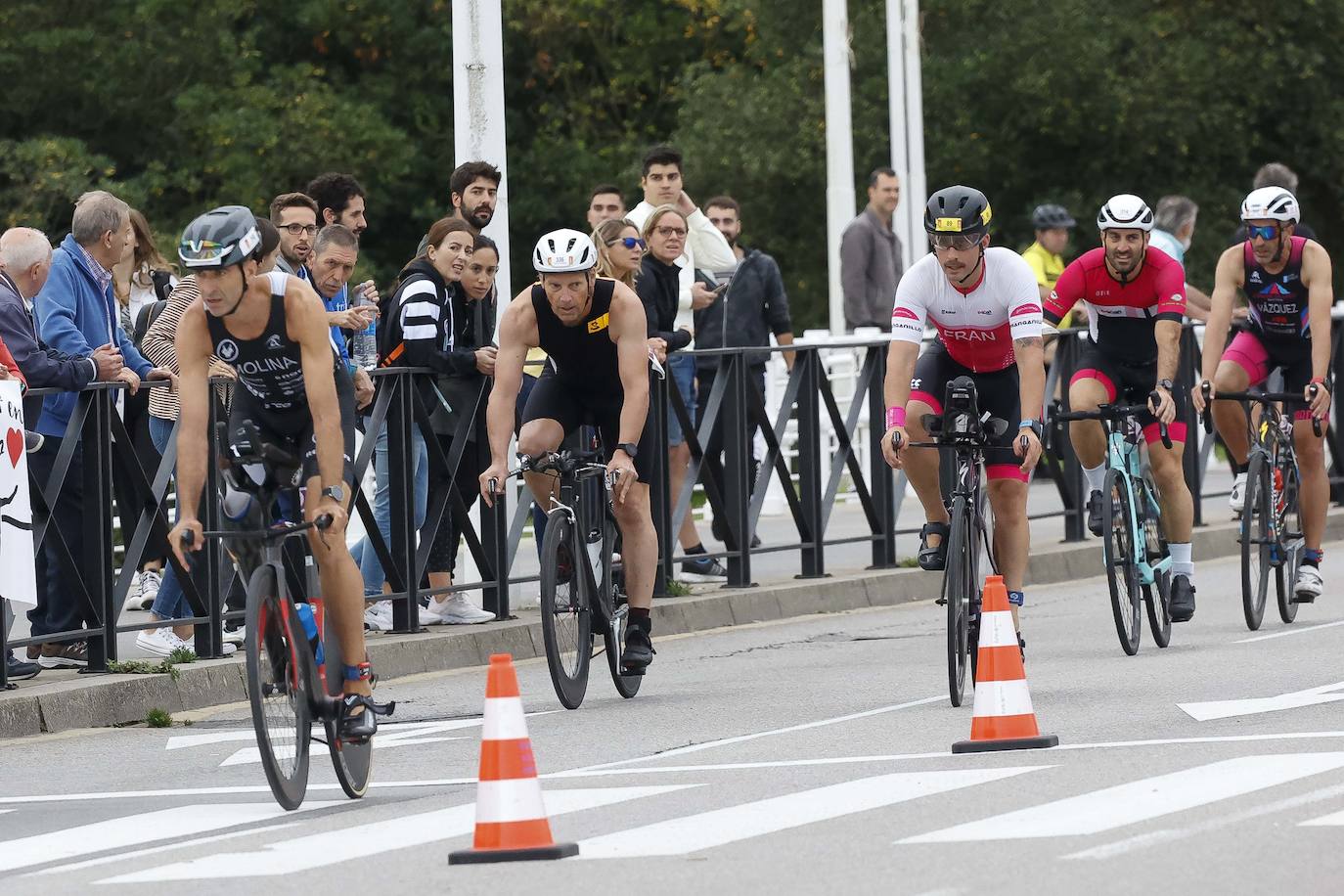 Fotos: Medio millar de participantes en el II Triatlón Ciudad de Gijón