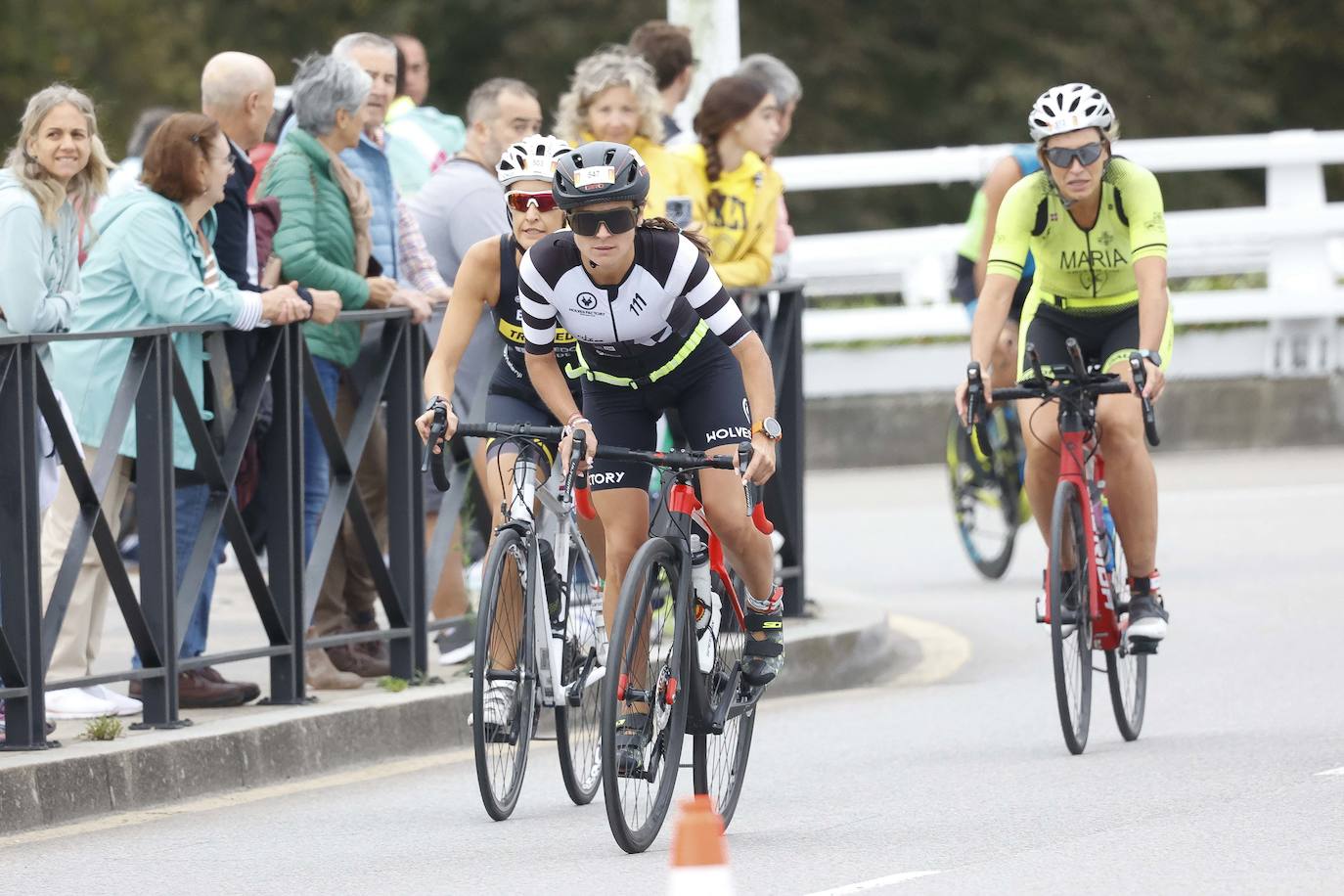 Fotos: Medio millar de participantes en el II Triatlón Ciudad de Gijón