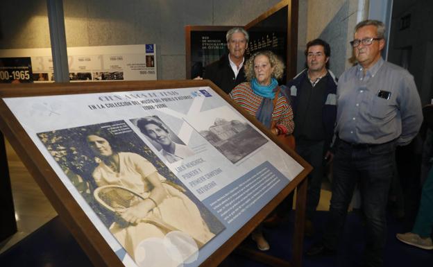 Panel dedicado a la exposición sobre Lola Menchaca.