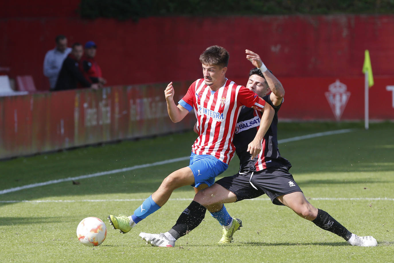 Fotos: Victoria del Sporting B frente a L&#039;Entregu (4-0)