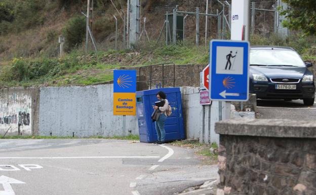 Señales del Camino de Santiago, a su paso por Ujo.