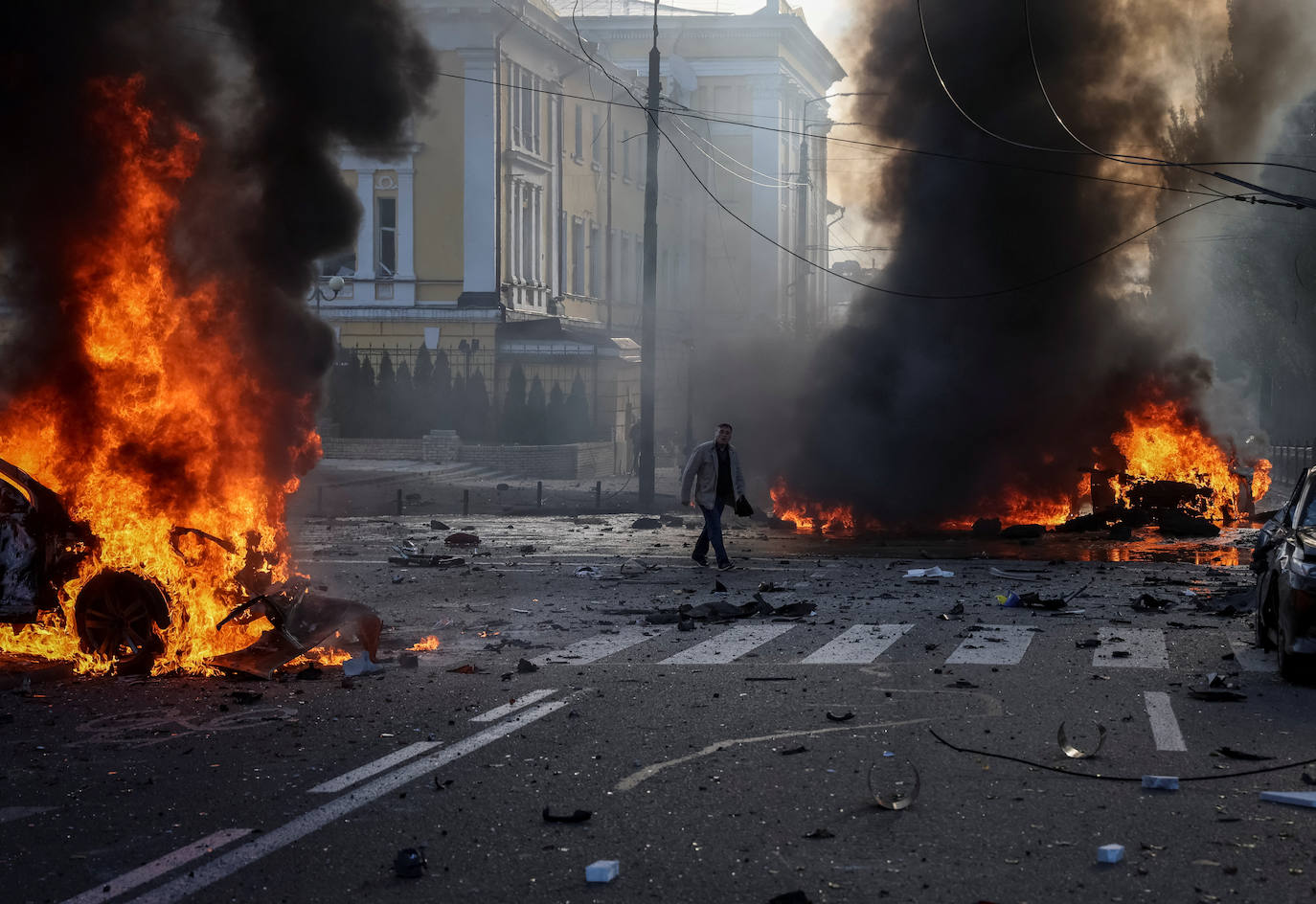 Fotos: Rusia ataca el centro de Kiev en el primer bombardeo sobre la capital desde hace meses