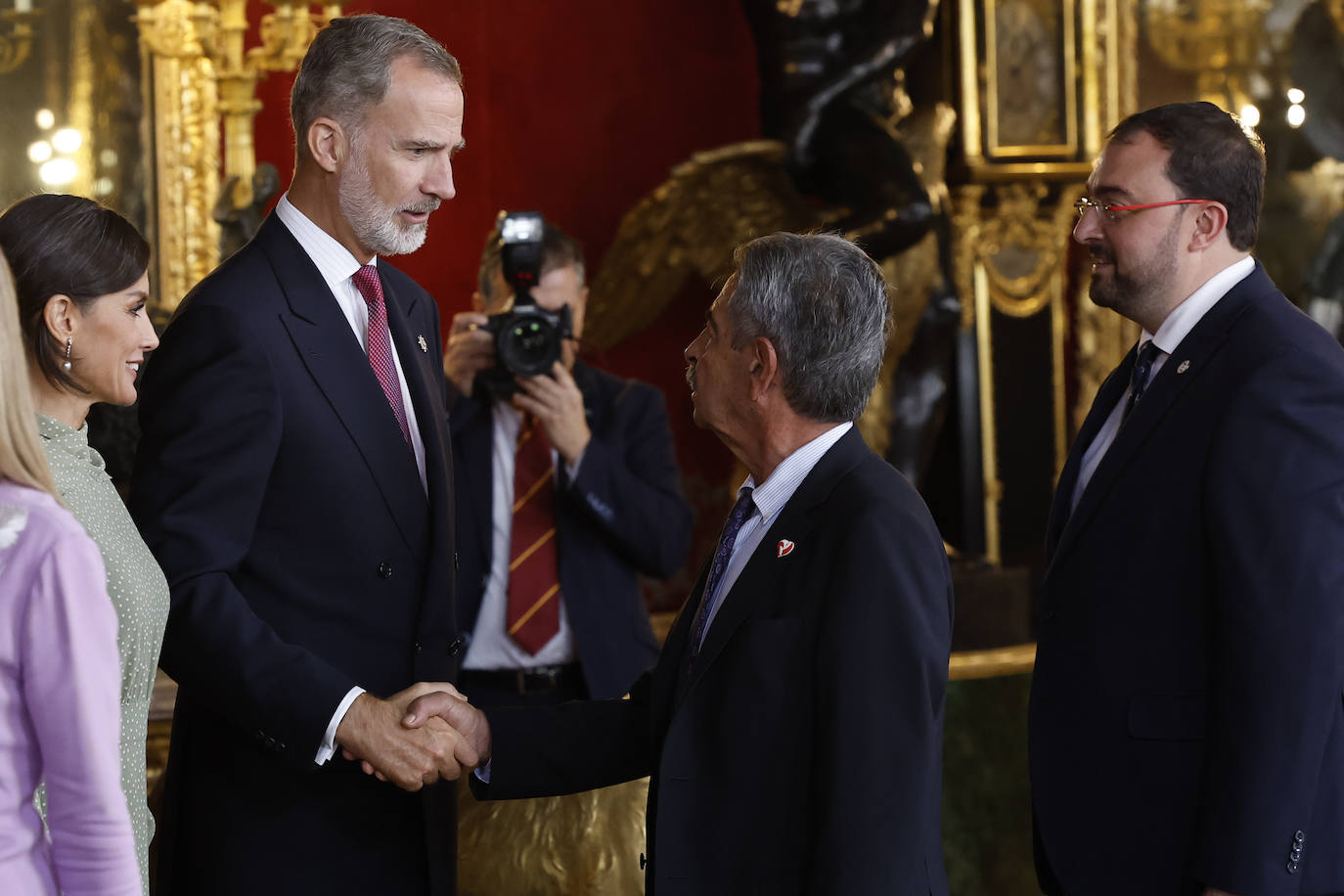 Fotos: Así ha sido la recepción a las autoridades en el Palacio Real