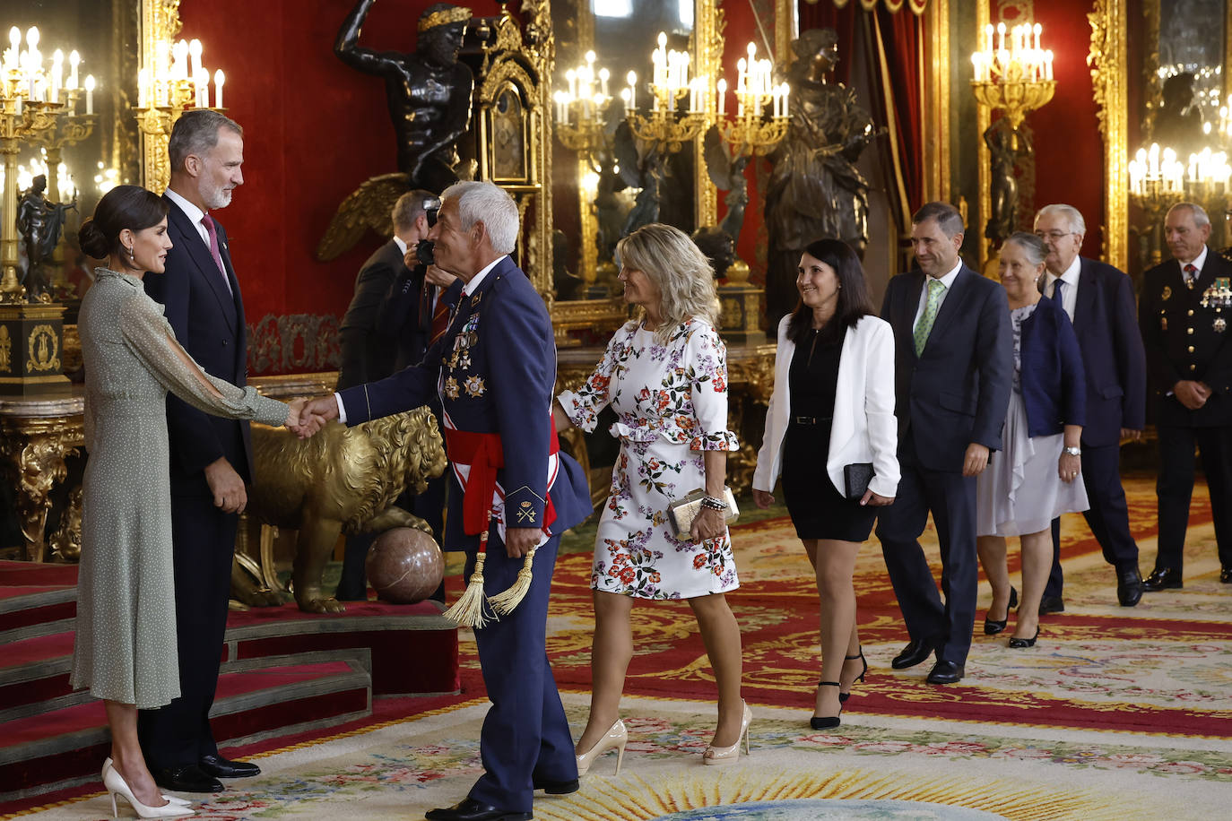 Fotos: Así ha sido la recepción a las autoridades en el Palacio Real