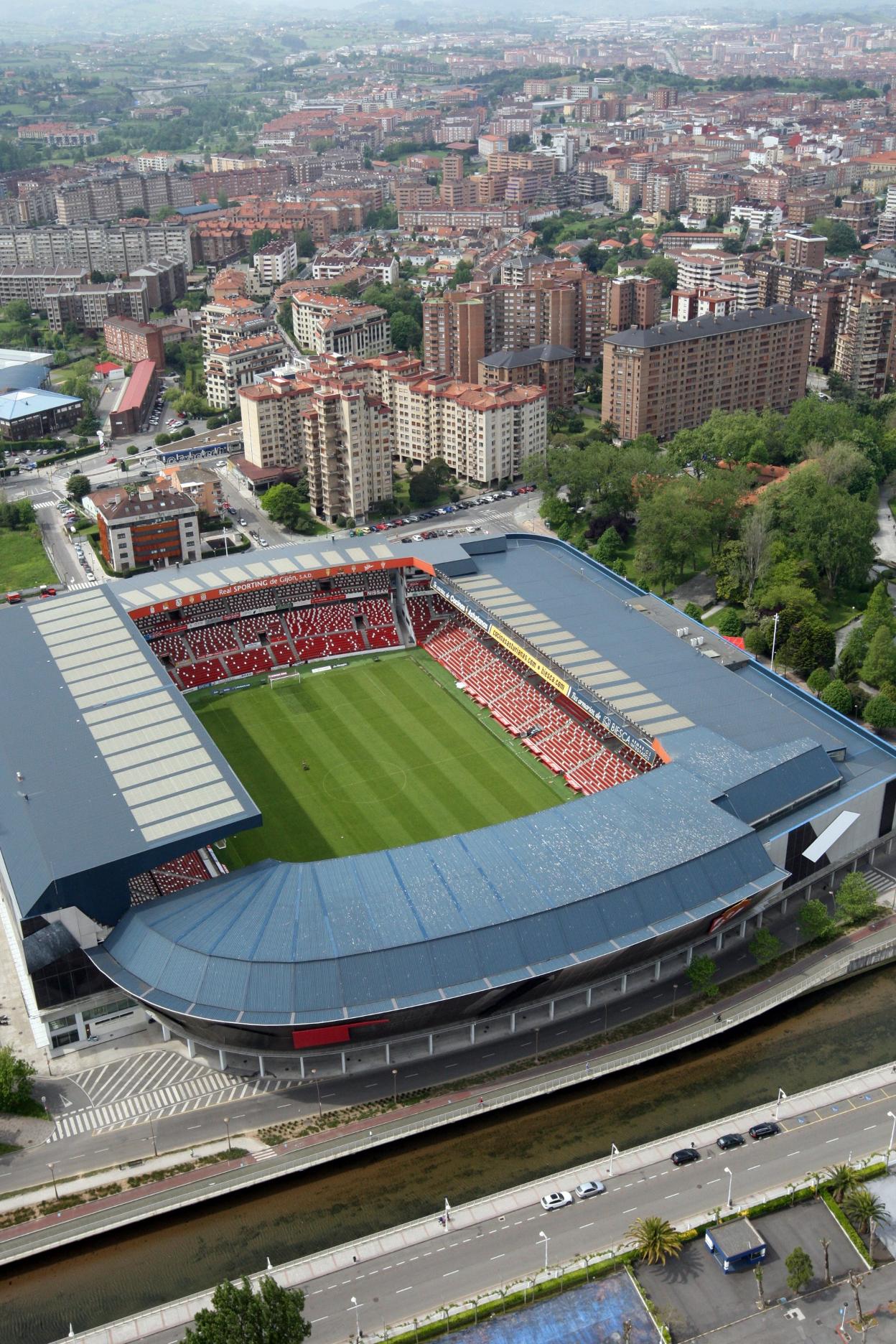 Vista aérea de El Molinón y sus alrededores. 