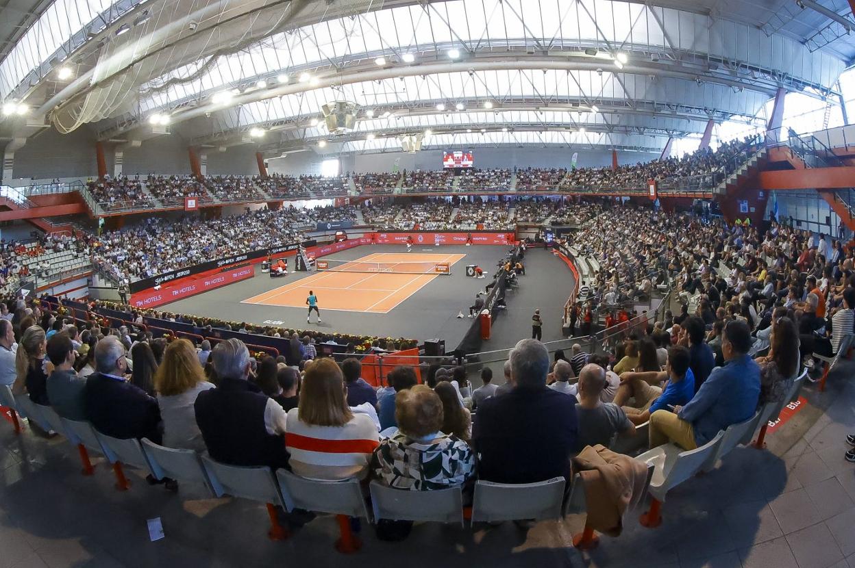 La gradas del Palacio mostraron un gran ambiente durante el encuentro de Carreño. 