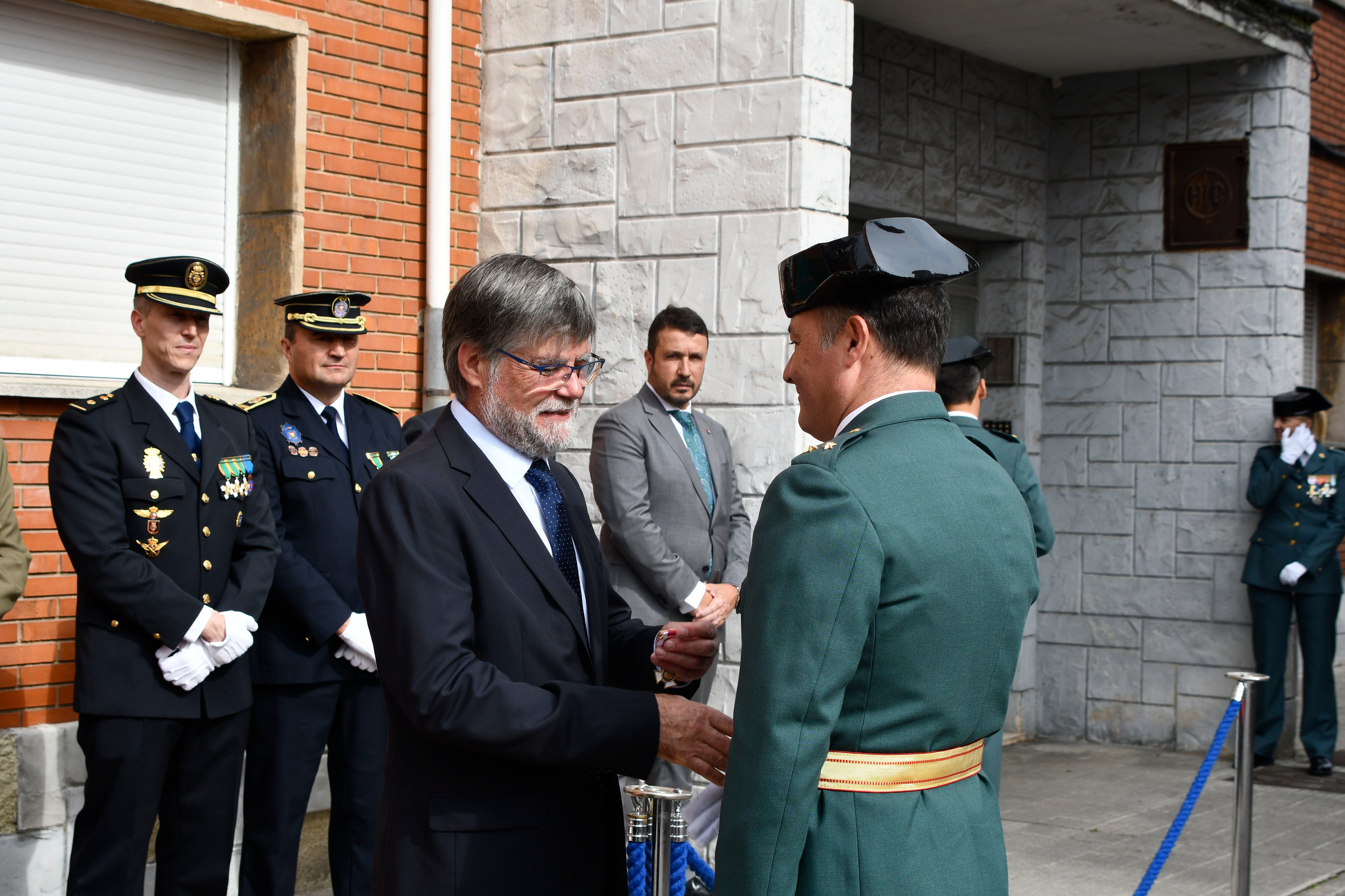 Fotos: La Guardia Civil festeja el Pilar en Bustiello