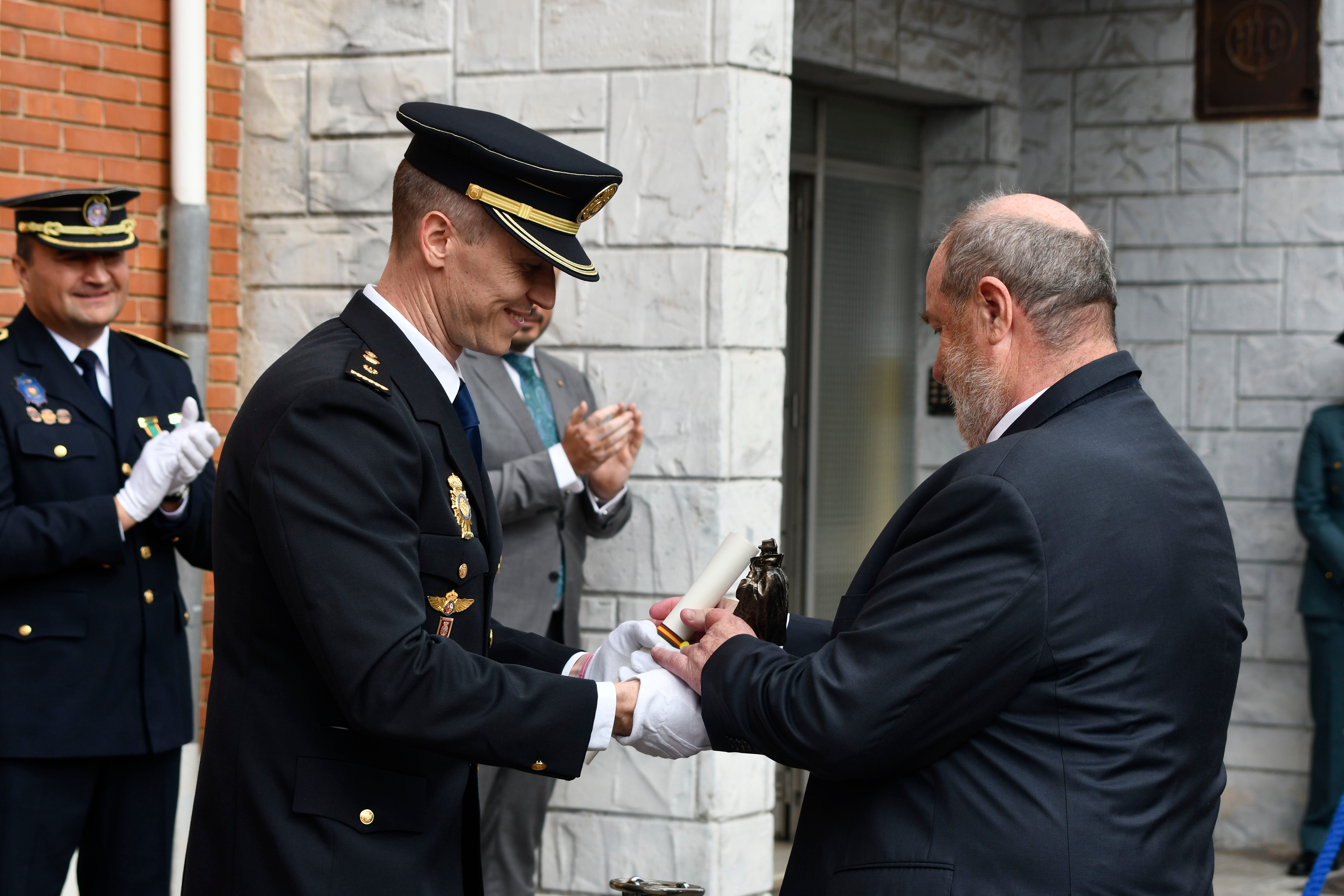 Fotos: La Guardia Civil festeja el Pilar en Bustiello