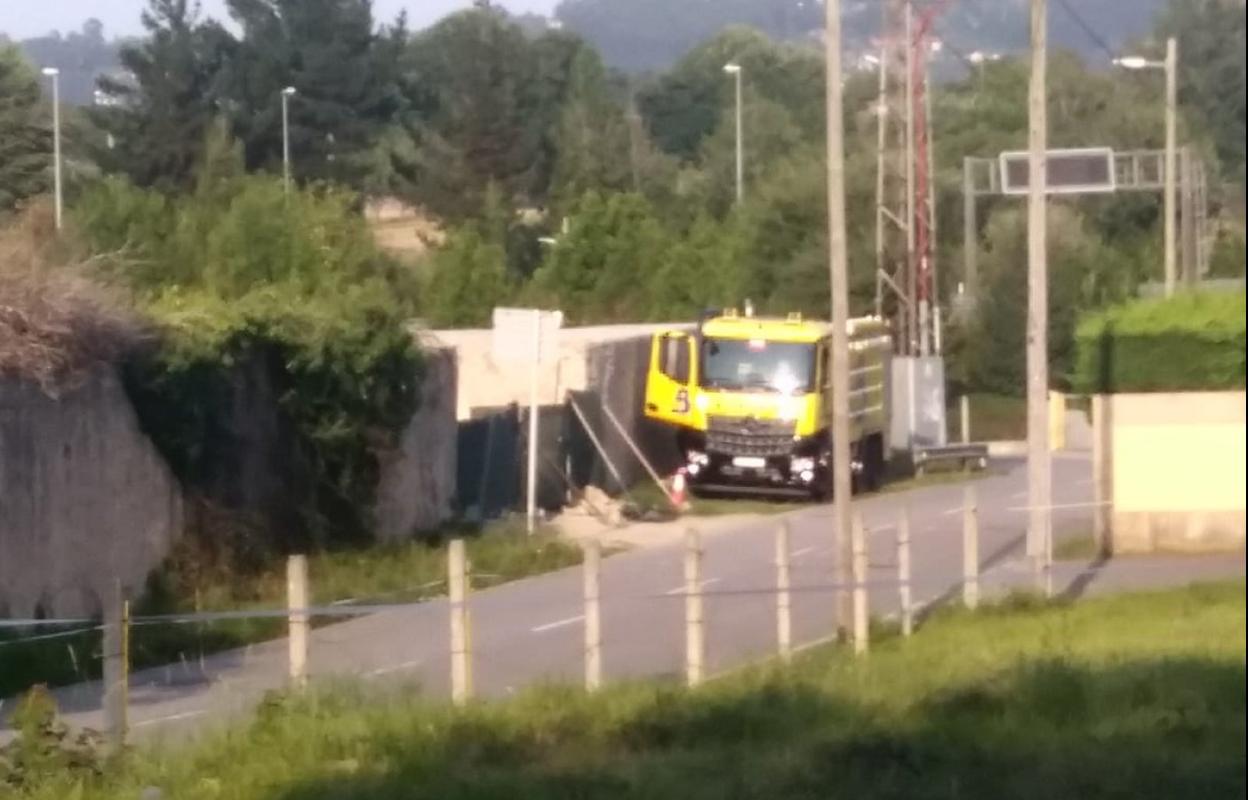 Vehículo nodriza autobomba de reciente compra abasteciendo una piscina privada el 12 de agosto. 