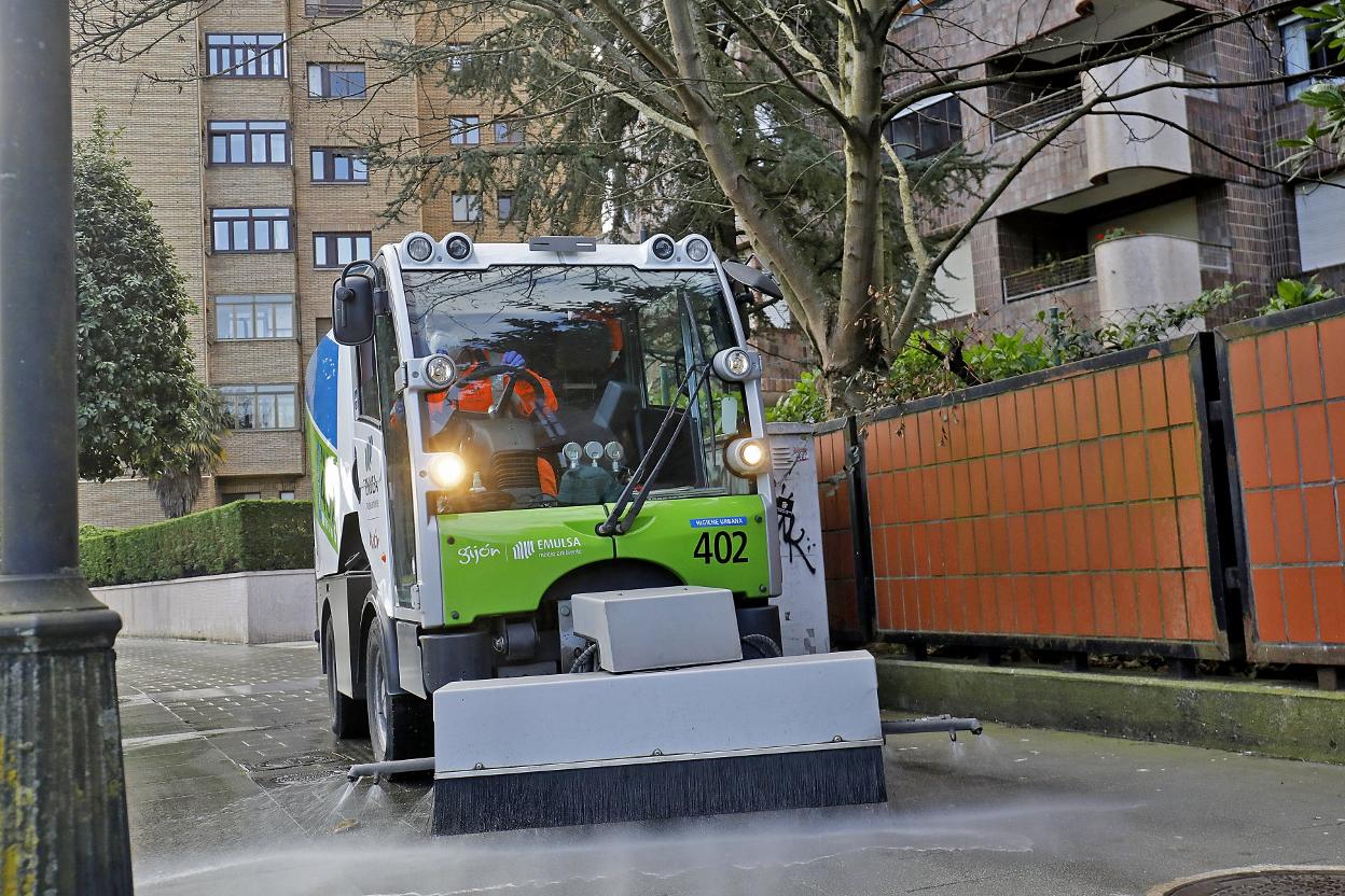 Máquina barredora del servicio de limpieza e higiene viaria. 