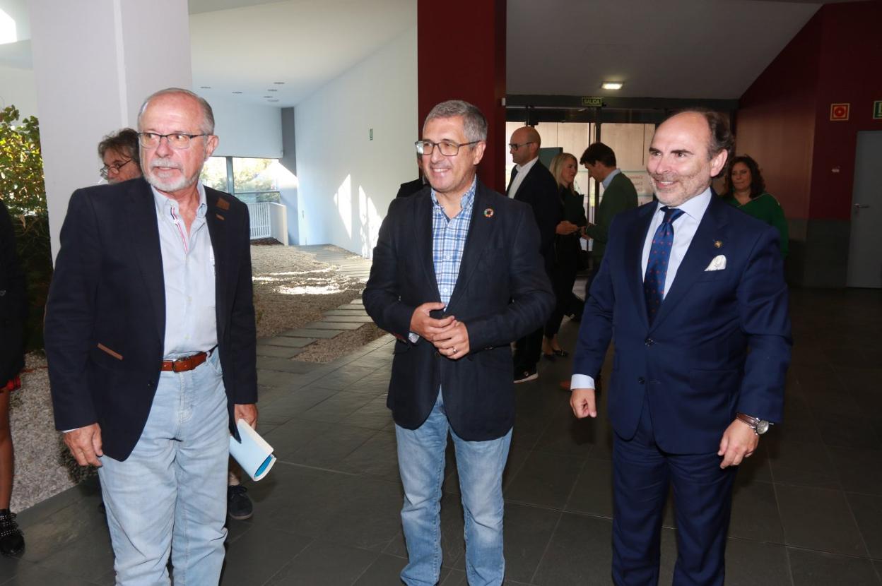Jorge Marquínez, Hugo Morán e Ignacio Villaverde, ayer, en Mieres. 