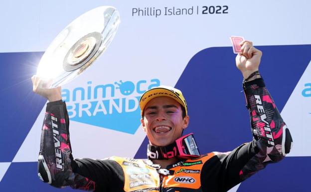 López se disfraza de 'Magic' Alonso en Phillip Island