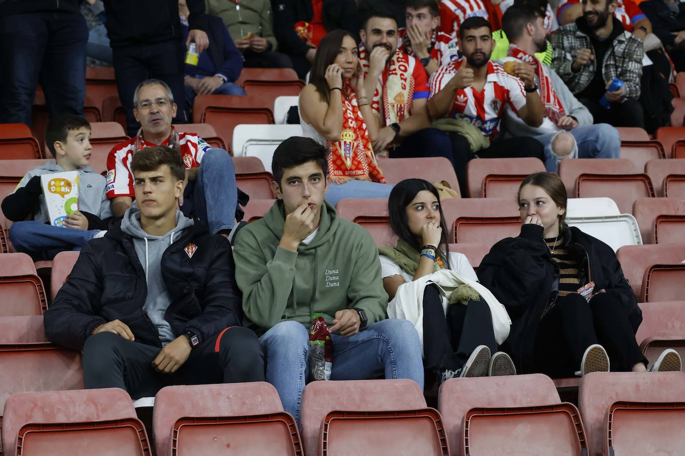 Fotos: ¿Estuviste en el Sporting - Eibar? ¡Búscate!