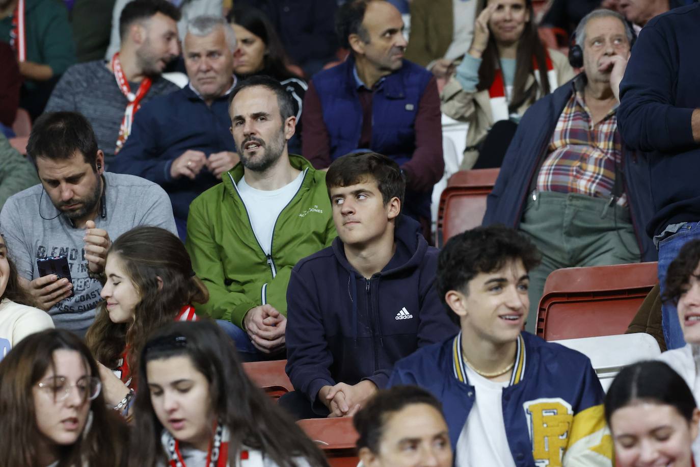 Fotos: ¿Estuviste en el Sporting - Eibar? ¡Búscate!