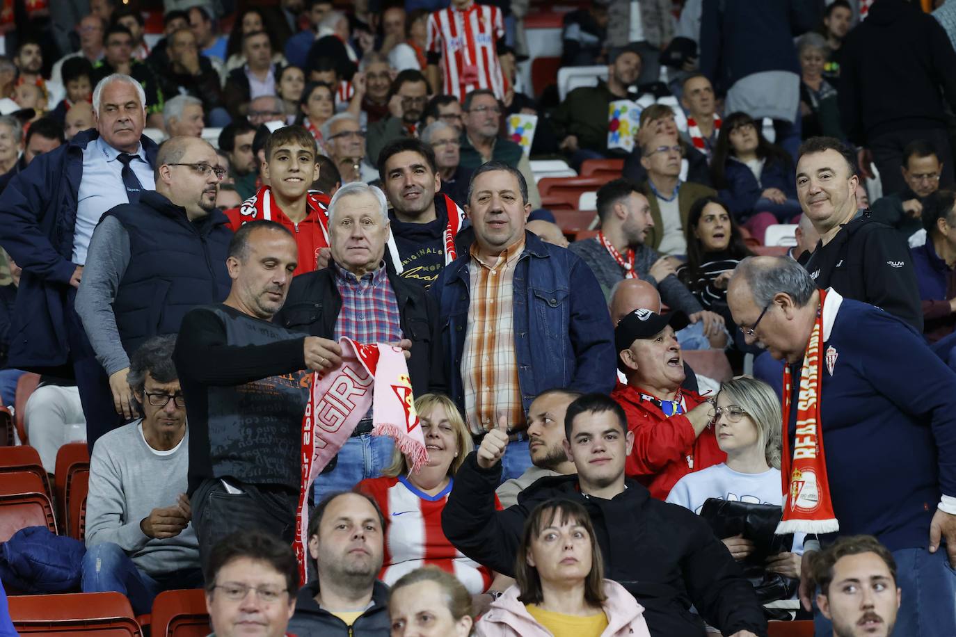 Fotos: ¿Estuviste en el Sporting - Eibar? ¡Búscate!