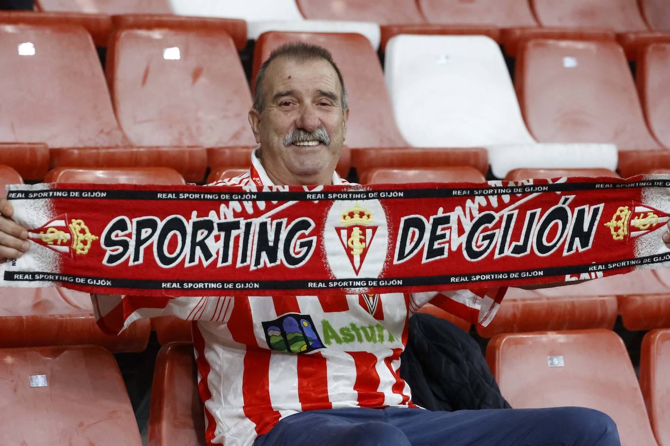 Fotos: ¿Estuviste en el Sporting - Eibar? ¡Búscate!