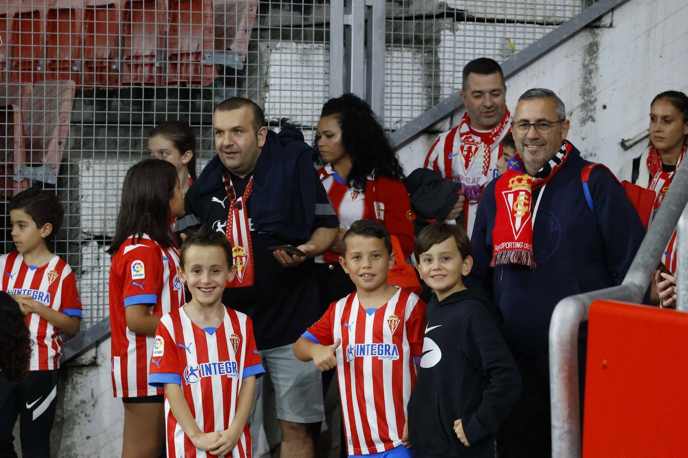 Fotos: ¿Estuviste en el Sporting - Eibar? ¡Búscate!