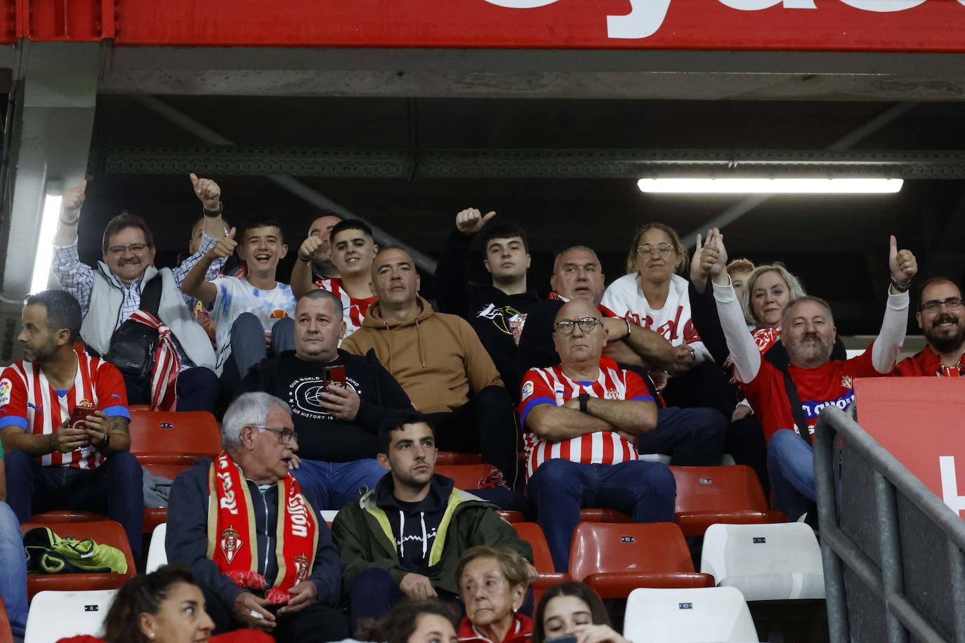 Fotos: ¿Estuviste en el Sporting - Eibar? ¡Búscate!