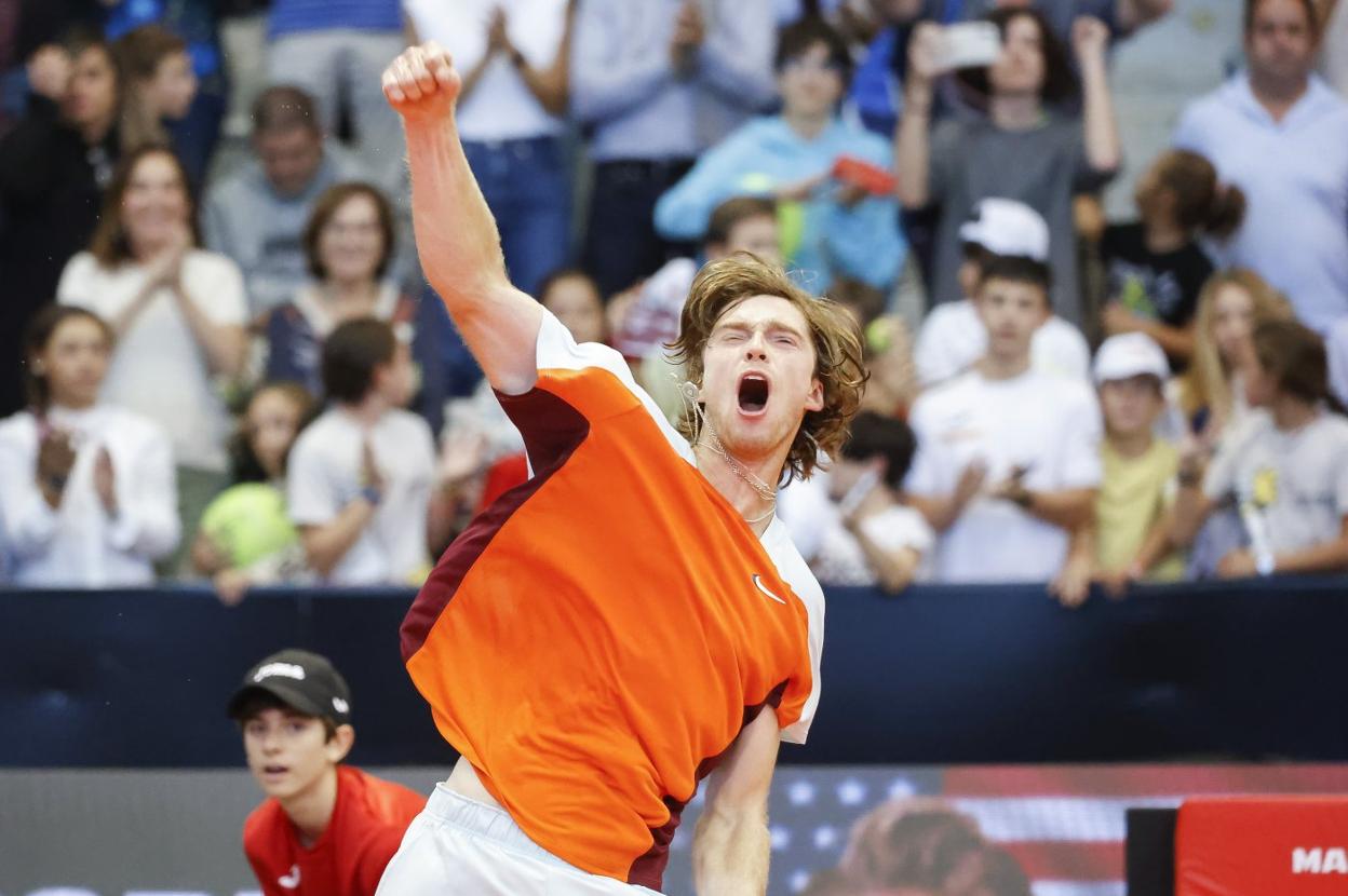 Rublev no pudo reprimir su euforia después de ganar el partido por la vía rápida a Sebastian Korda. 