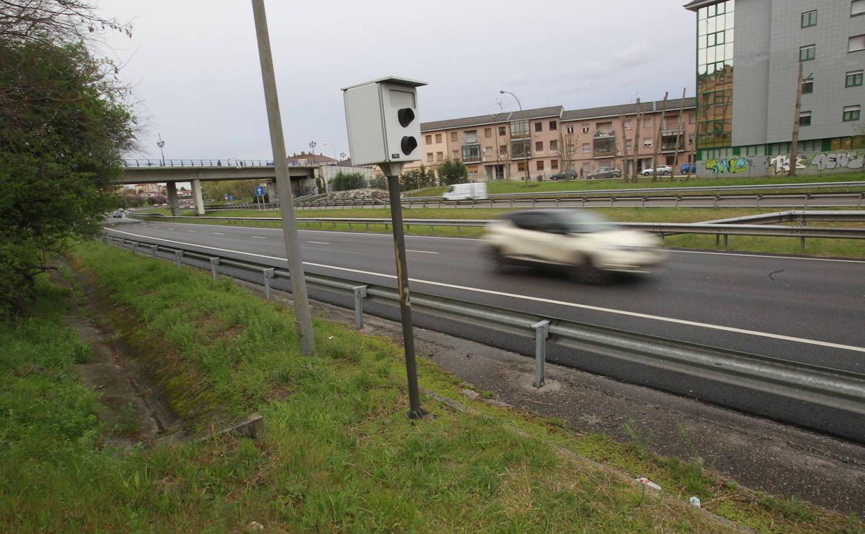 Imágen de archivo de uno de los radares situados en la autopista 'Y'. 