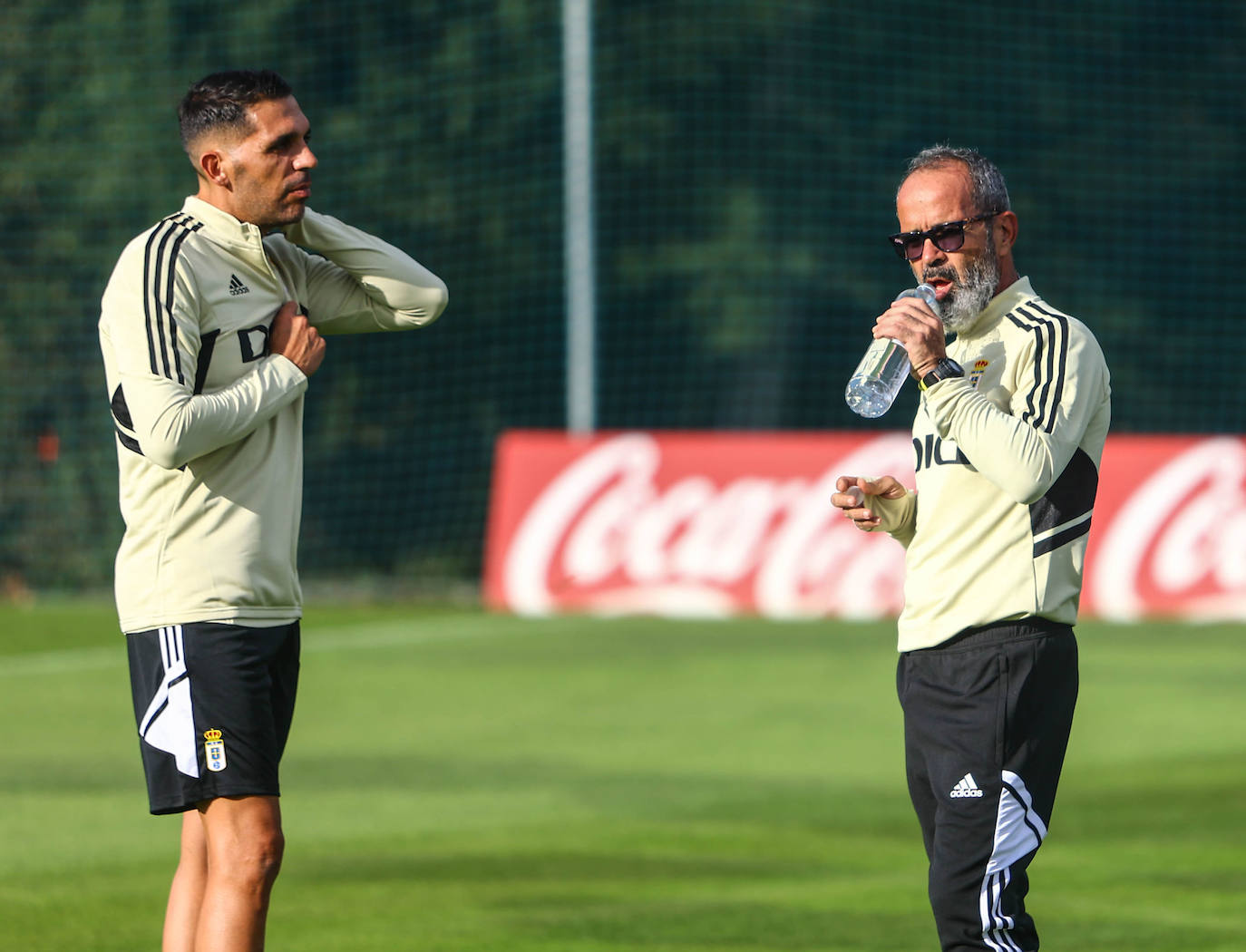 Fotos: Así ha sido el primer entrenamiento de Cervera al frente del Real Oviedo