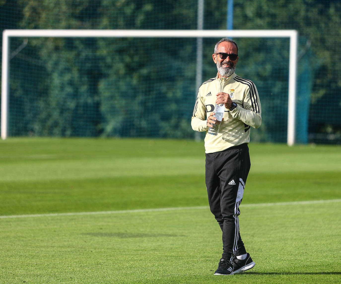 Fotos: Así ha sido el primer entrenamiento de Cervera al frente del Real Oviedo