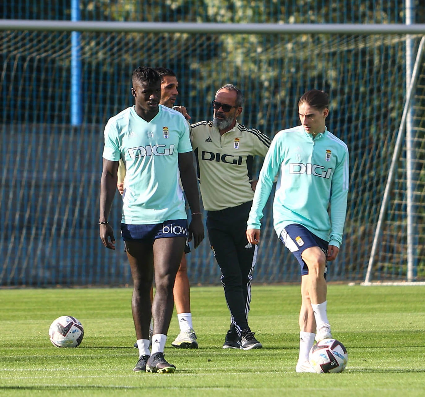 Fotos: Así ha sido el primer entrenamiento de Cervera al frente del Real Oviedo