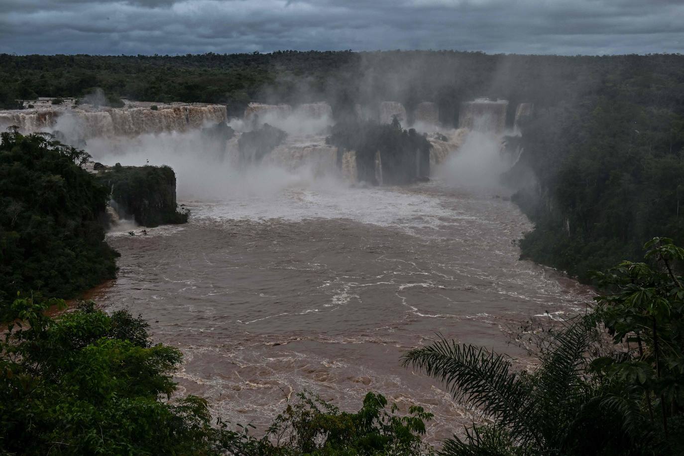 Fotos: El agua de las cataratas de Iguazú multiplica su caudal por diez