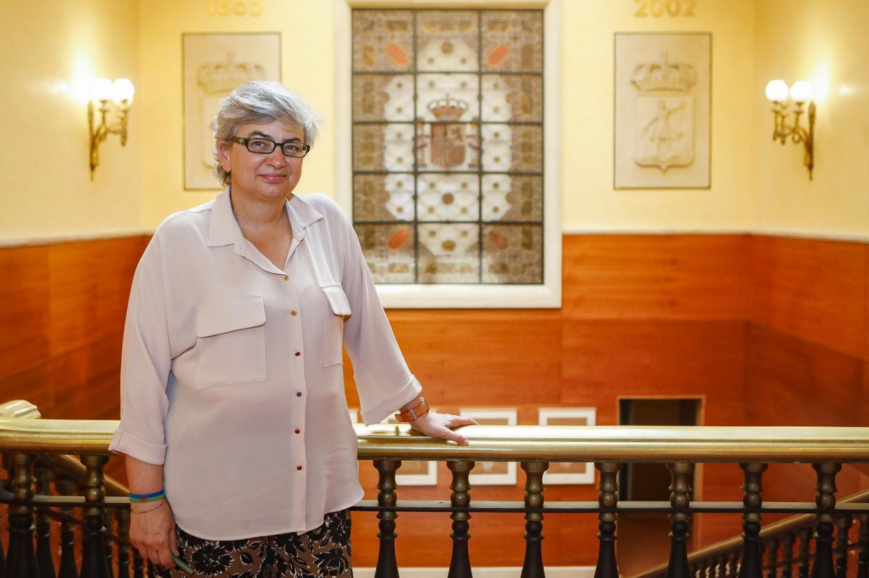 La alcaldesa se compromete a «mantener vivo» el proyecto mundialista de El Molinón