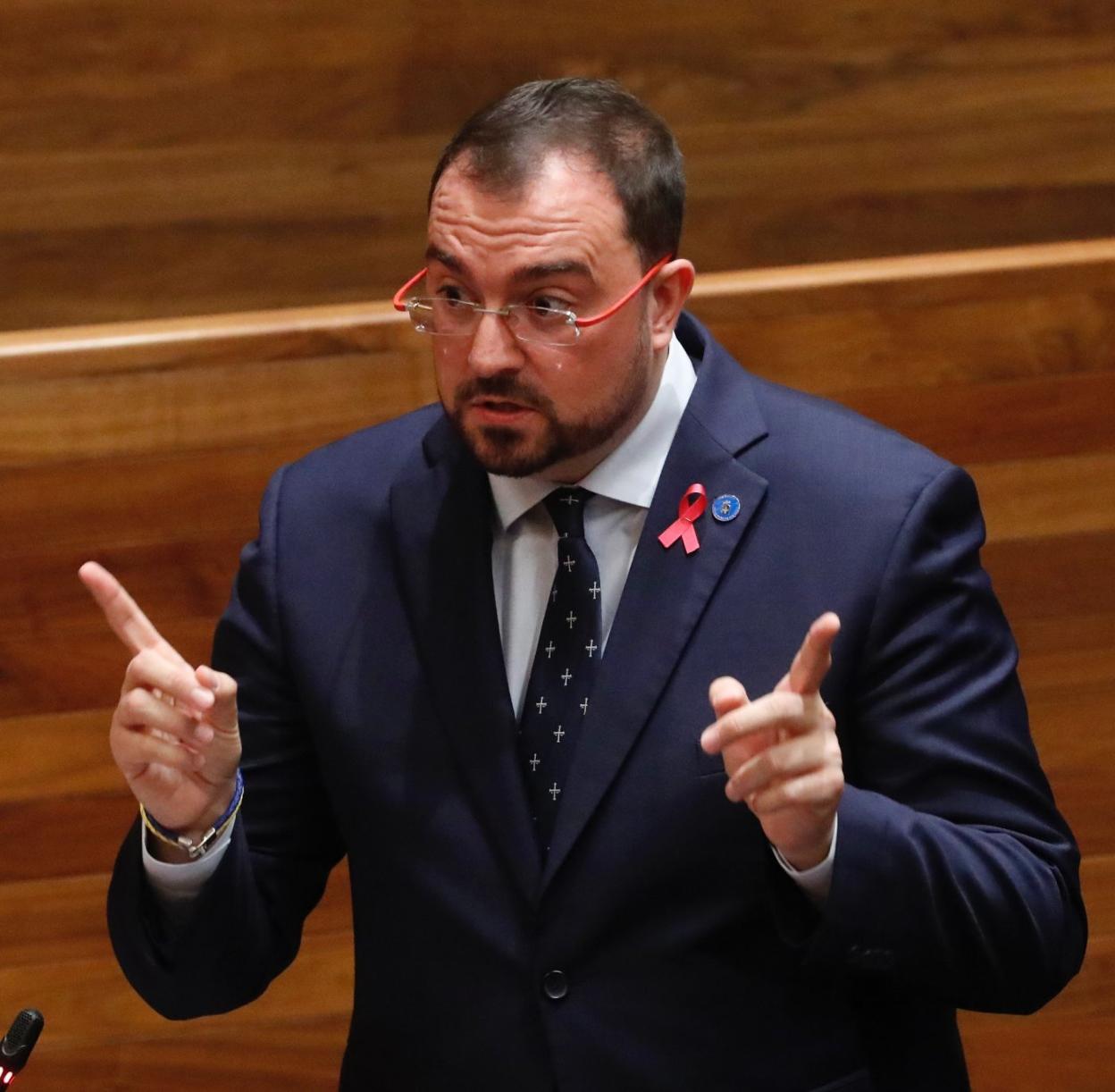 El presidente del Principado, Adrián Barbón, durante una de sus intervenciones de ayer. 