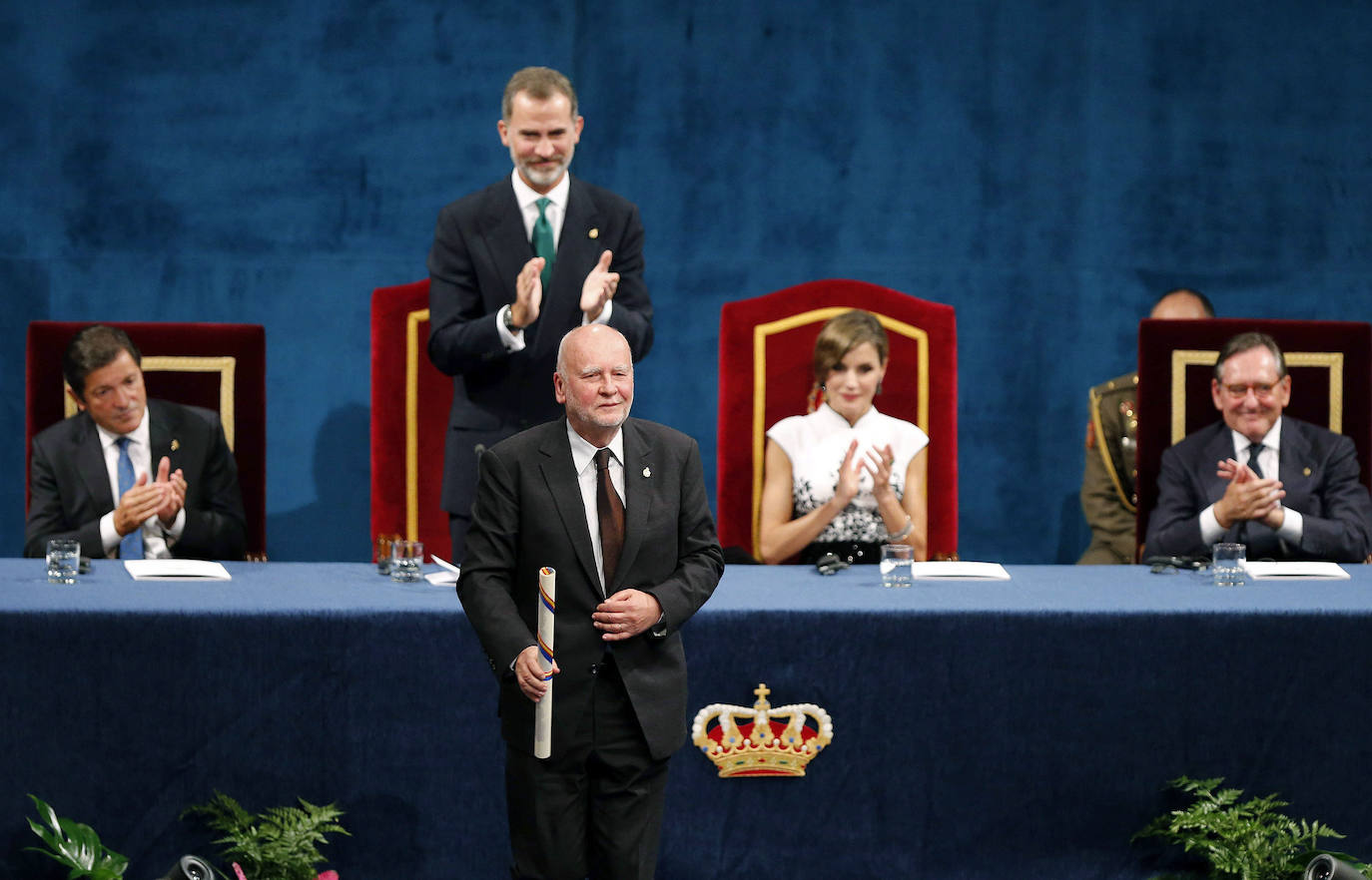 Imagen secundaria 1 - Familia Real en los Premios Princesa de Asturias 2017.