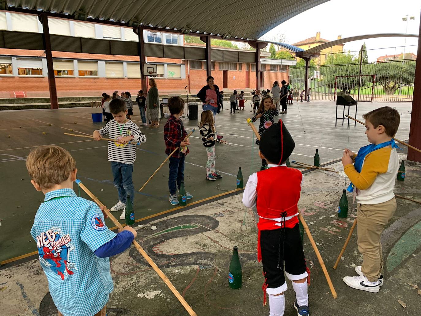 Fotos: El colegio Noega celebra un magüestu muy especial