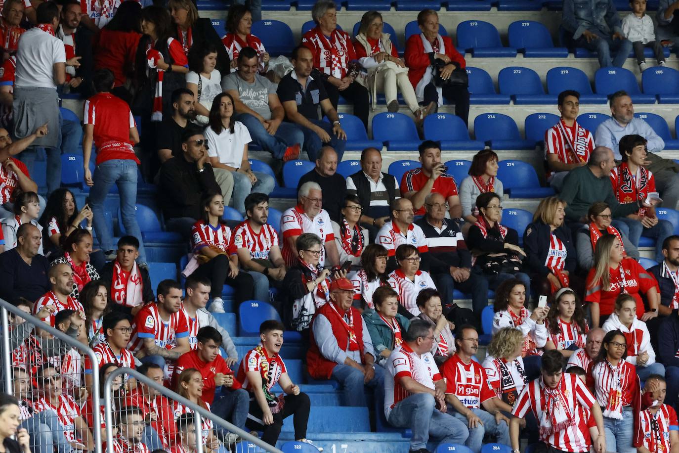 Fotos: ¿Estuviste en el Alavés - Sporting? ¡Búscate!