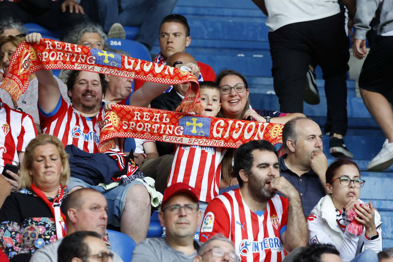 Fotos: ¿Estuviste en el Alavés - Sporting? ¡Búscate!