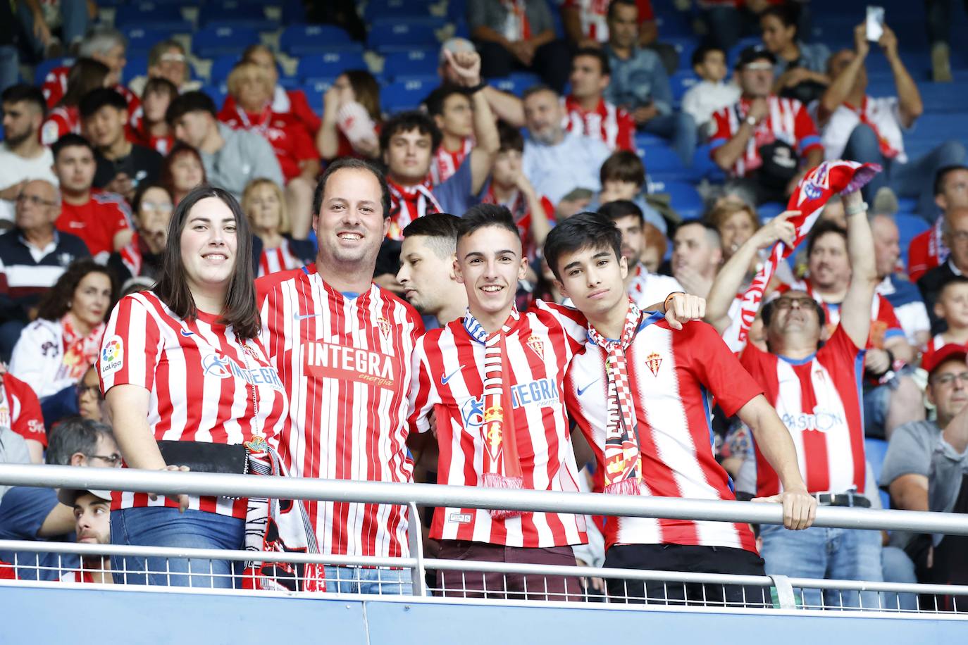 Fotos: ¿Estuviste en el Alavés - Sporting? ¡Búscate!