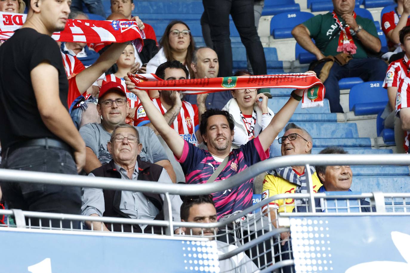 Fotos: ¿Estuviste en el Alavés - Sporting? ¡Búscate!