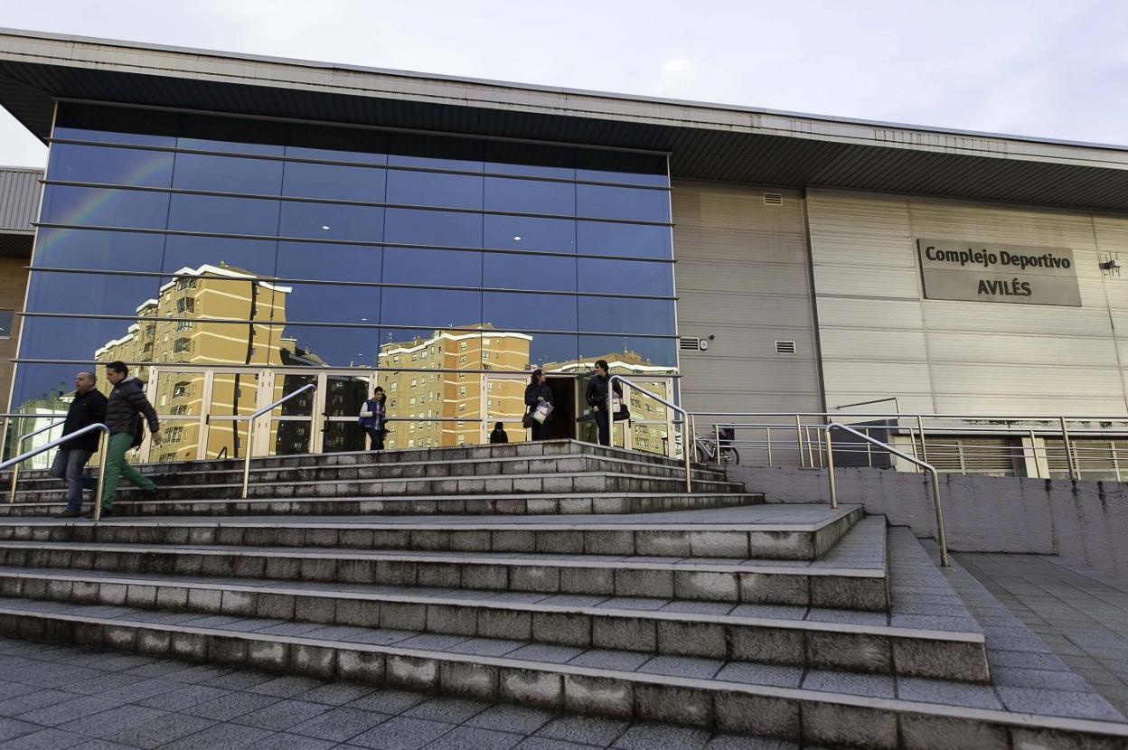 La plaza de Donantes de Sangre está ante el Complejo Deportivo Avilés, en El Quirinal. 