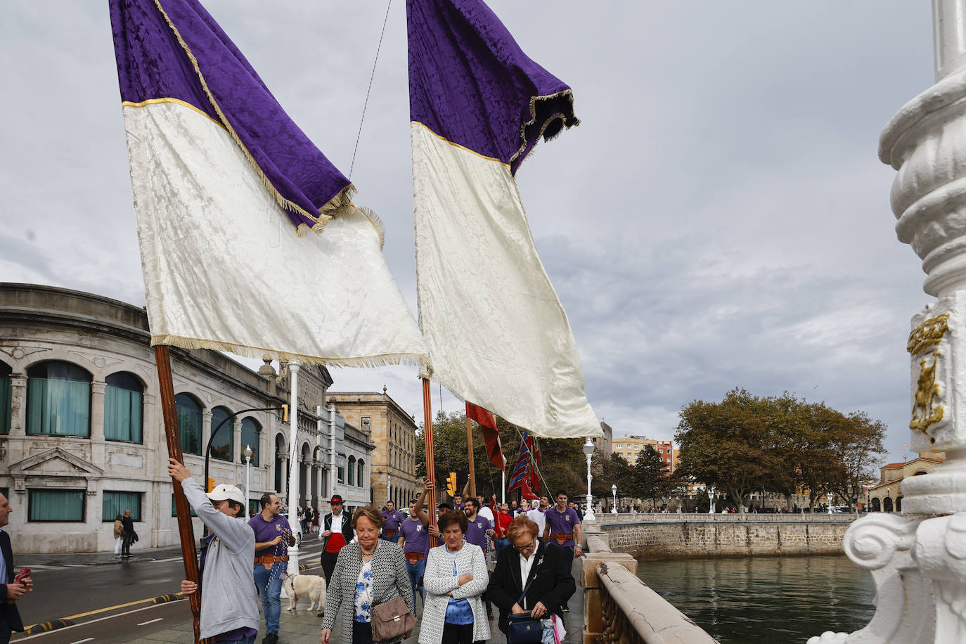 Fotos: Los pendones leoneses desembarcan un año más en Gijón