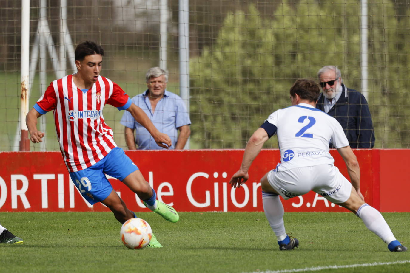 Fotos: Las mejores imágenes del Sporting B - Praviano