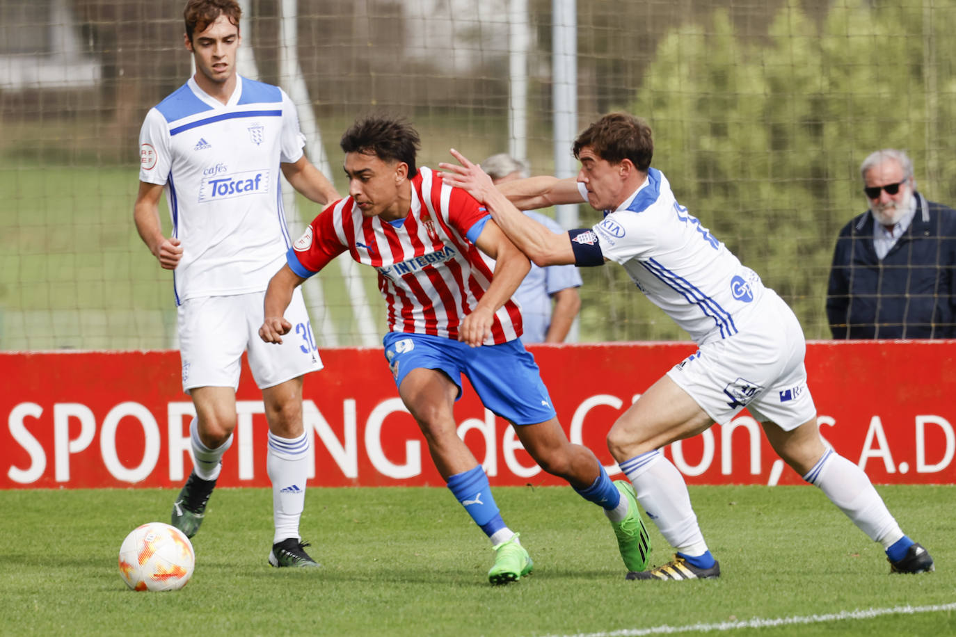 Fotos: Las mejores imágenes del Sporting B - Praviano