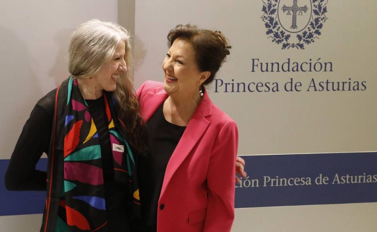 María Pagés y Carmen Linares, antes de la rueda de prensa que ofrecieron en Oviedo. 