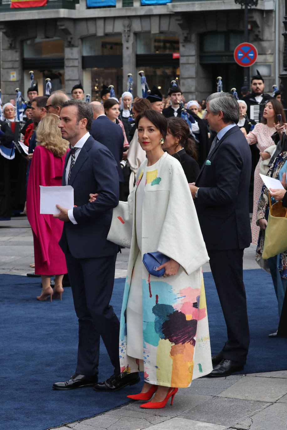 Fotos: Colorido en la alfombra azul de los Premios Princesa